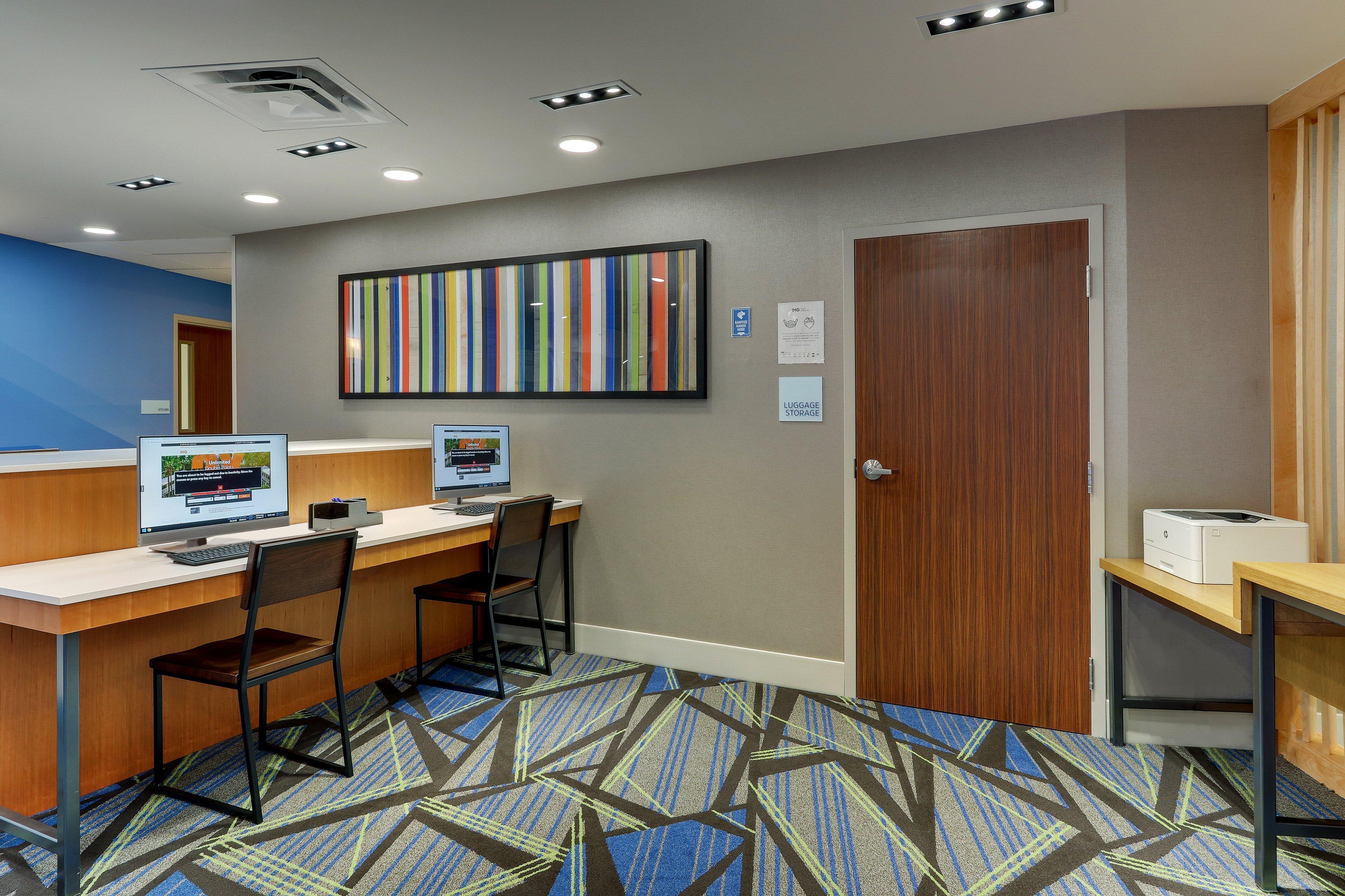 Holiday Inn Express & Suites Troy By Ihg Exterior foto